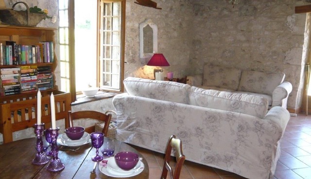 luxury gite for couples, no children. Peace, great views, large pool and spa.