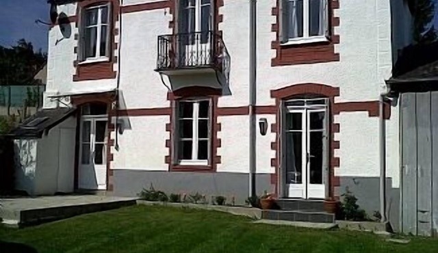 Luxury Gite In The Historic Josselin Centre Facing Impressive Medieval Chateau