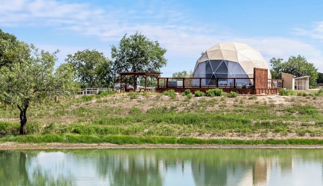 Luxury Glamping Dome on Texas Farm: Hot Tub, Cowboy Pool & Farm Animals