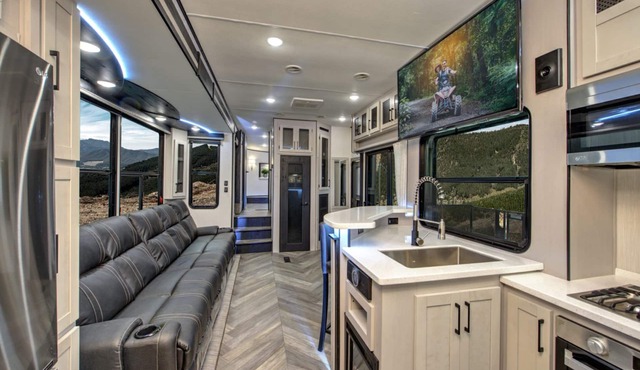 Luxury Glamping on Elm Creek Ranch