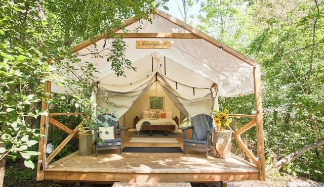 Luxury Glamping on Elora Flower Farm - Honeybee