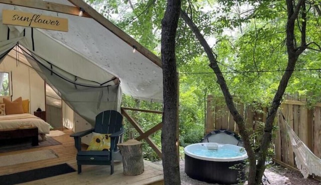 Luxury Glamping on Elora Sunflower Farm -Sunflower