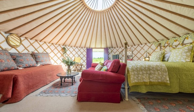 Luxury glamping with hot tub - Valley View Yurt