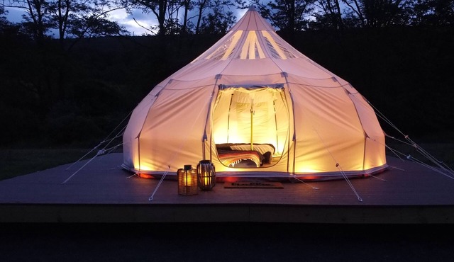 Luxury Glamping Yurt at River Mountain-Meadow View