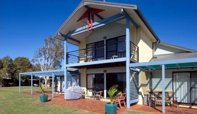 Luxury Golf Course Townhouse, direct golf course frontage-FREE NIGHTS