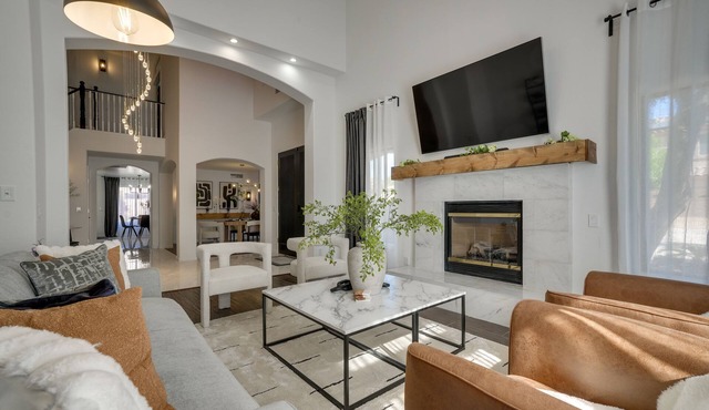 Luxury Goodyear Home w/Private Pool + Pickleball!