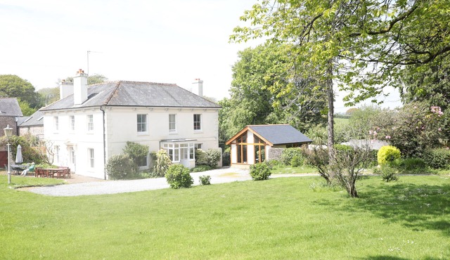 Luxury Grade II Listed Georgian Farmhouse Set In Extensive Gardens