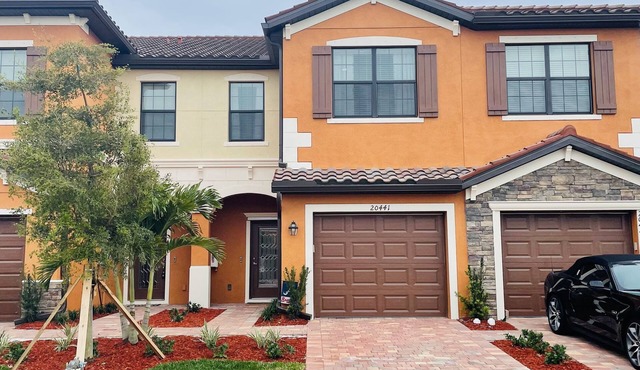 Luxury-Gran Paradiso 3 Bedroom/2.5 Bath Townhouse/High End Amenities