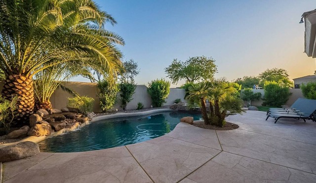Luxury Grayhawk Retreat w/Pool & Spa - 19th Hole 🏡Game Room ~BBQ ~Golf Nearby
