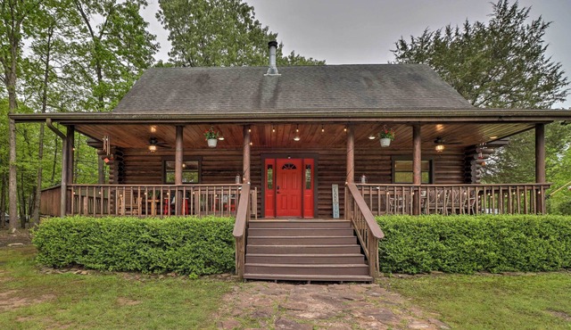 Luxury Greers Ferry Cabin w/ Large Deck & Fire Pit