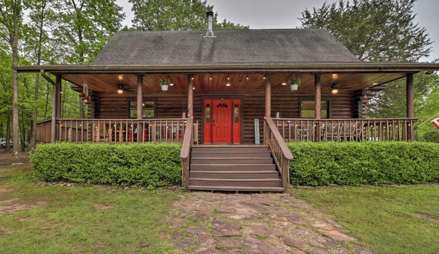 Luxury Greers Ferry Cabin with Large Deck and Fire Pit