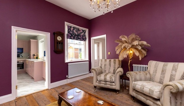 Luxury Ground Floor Apartment, Garden, Sea View, 6 guests.