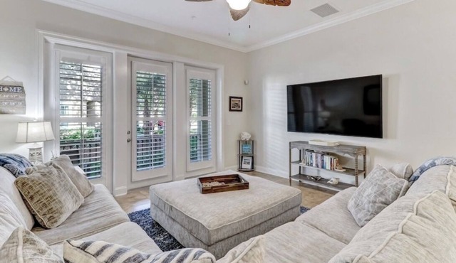 Luxury ground level condo. Golf cart, bikes, included.