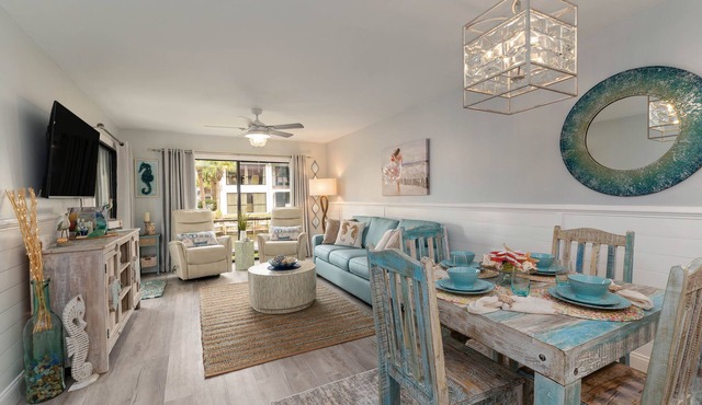 Luxury Ground Floor. Low Snowbird rates! Free Pickleball, Fitness, & Golf