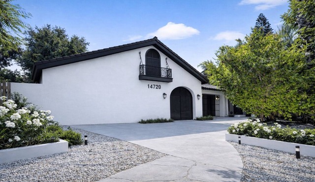 Luxury group 7 Bedroom Villa 5 Kitchens, 5 Laundry Areas & Resort style Pool