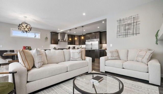 Luxury Group Home Karaoke, Games & Sleeps 14