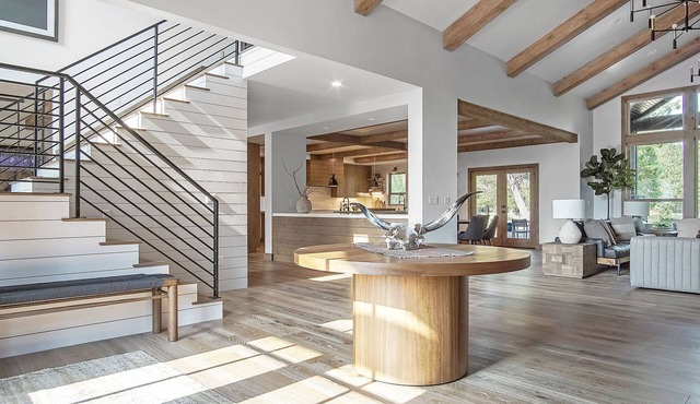 Luxury Group Lodge with Hot Tub, BBQ & Ping Pong