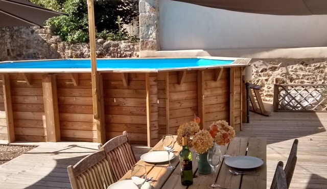 Luxury Guardian's Cottage with private heated pool and river access, Chez Bigot