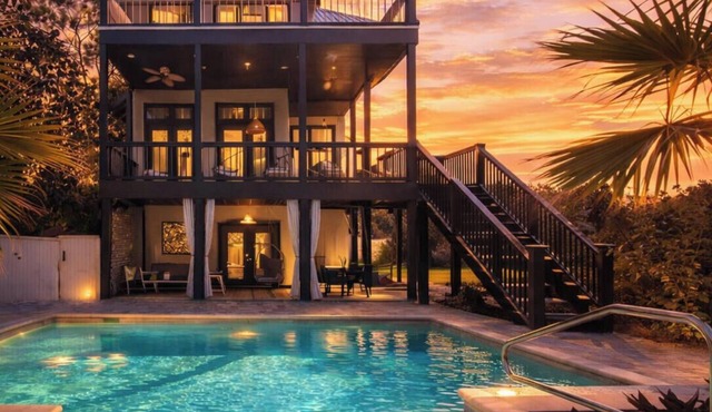 Luxury Guest House with a pool on bottom level of a private Villa