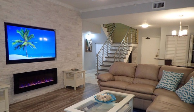 Luxury Gulf Condo 3BR 3BA w/Penthouse Jacuzzi! Gulf & Intercoastal views!