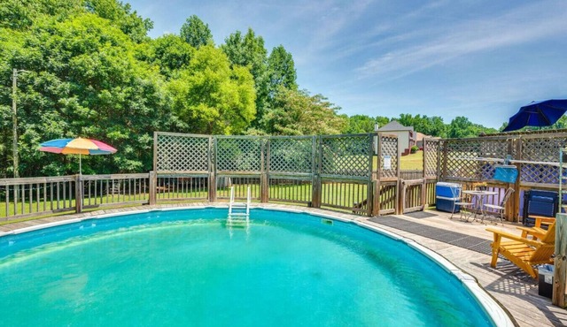 Luxury Hamptons 5BR Oasis with Pool Retreat