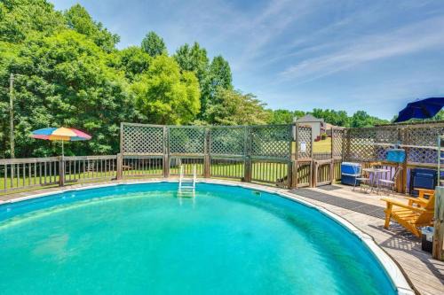 Luxury Hamptons 5BR Oasis with Pool Retreat