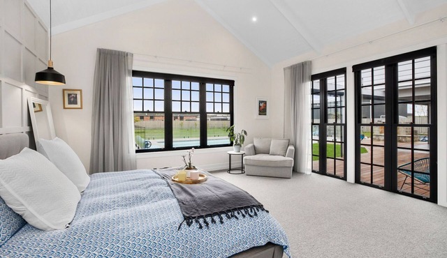 Luxury Hampton’s Estate with Swimming Pool