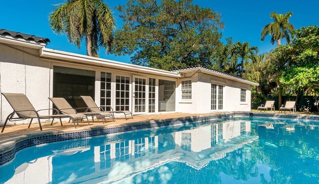 Luxury Harbor Beach Home | 5 Bedrooms | Heated Pool | Game Room