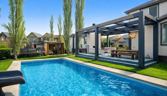 Luxury Haven | Pool | Hot Tub & Sauna |Outdoor BBQ