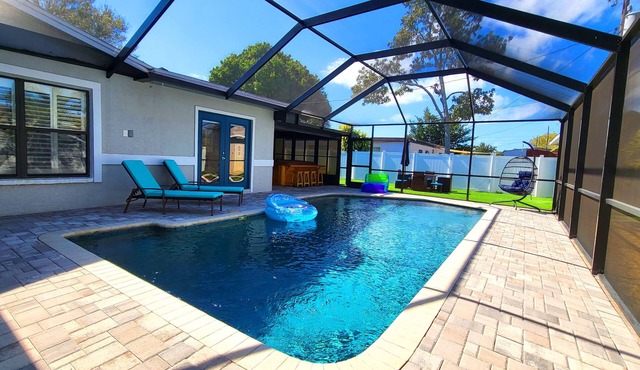 Luxury heated pool and hot tub vacation house