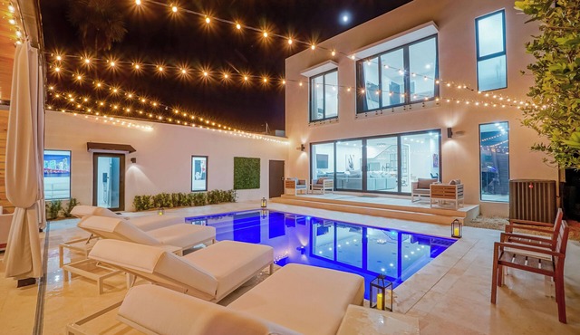 Luxury Heated Pool + BBQ + 15 Min To Beach