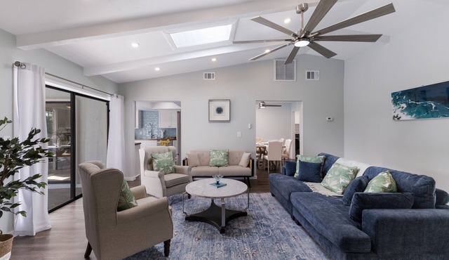 Luxury ~ Heated Pool ~ Games ~ near AMI, IMG, SRQ