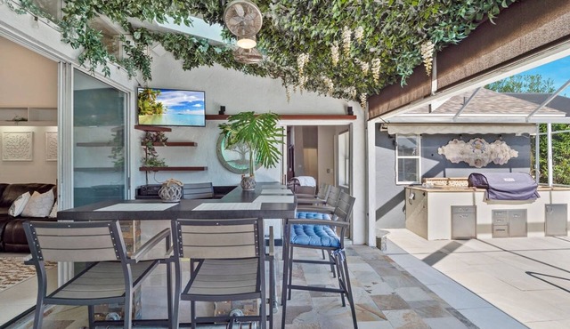 Luxury Heated Pool Home on Saltwater Canal w Tiki