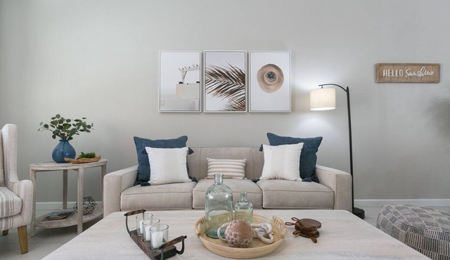 Luxury Heated Pool, Spa & Gym- 4BR Mesa Townhome