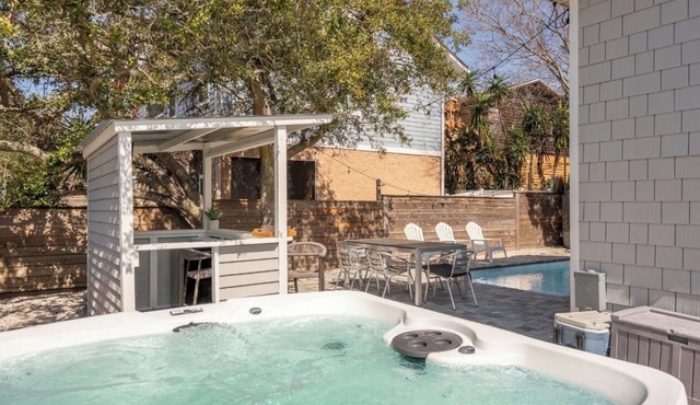 Luxury heated pool & spa home, pool bar, steps to the beach & two master suites!