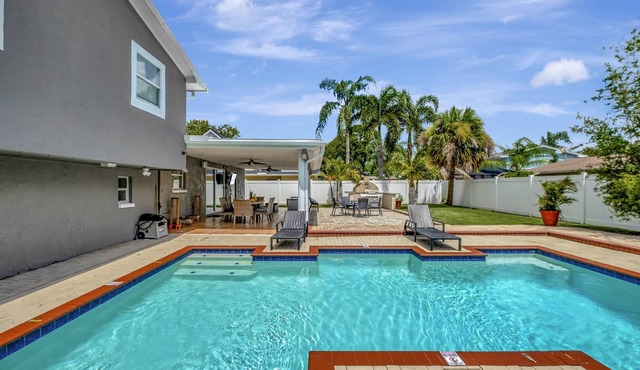 Luxury Heated Salt Pool House in Perfect Location