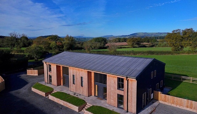 Luxury Herefordshire Barn | Hot Tub | Sleeps 12 | Countryside Views