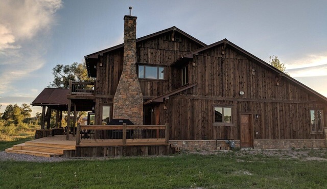 Luxury Hideaway on Beaverhead River - RiverHouse