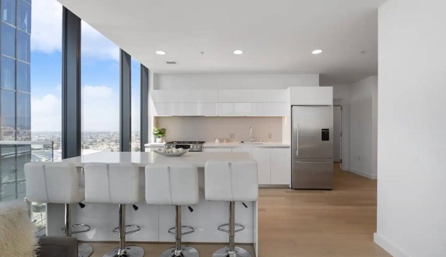 Luxury High Rise in DTLA
