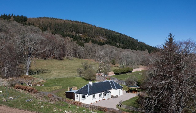 Luxury Highland Getaway with hot tub by Loch Ness on the Great Glen way - Glen View