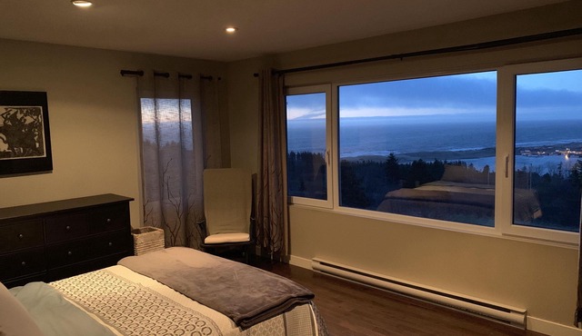 Luxury Hillside Home Overlooking Cabot Links