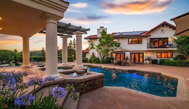 Luxury Hilltop Estate:Game Room/VolleyBall/Pool/Hot Tub!