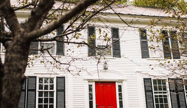 Luxury Historic 1820s Farmhouse - Hot Tub; Gourmet Kitchen; Game Room; Sauna