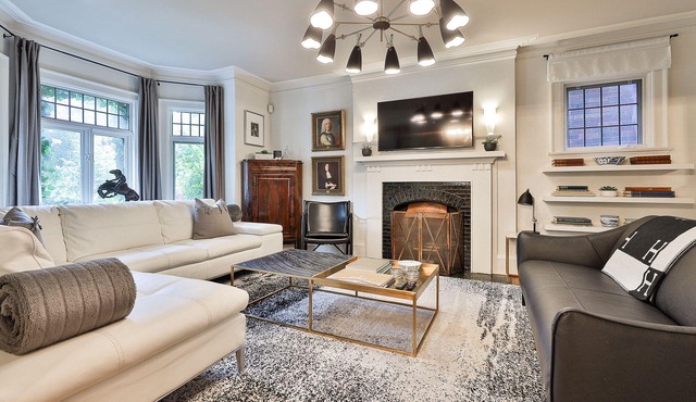 LUXURY HISTORIC CENTURY HOME | CENTRAL TORONTO | WEDDING GROUPS | 6 BEDROOMS