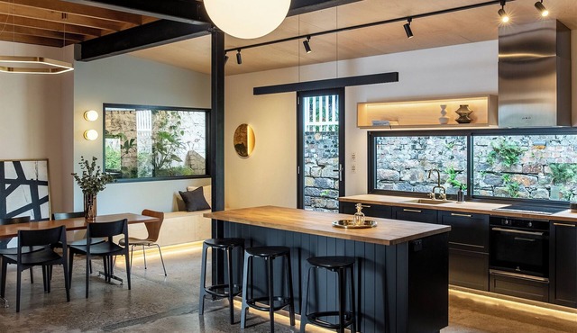 Luxury Historic Landmark ‘Holdgate’s Cottage’