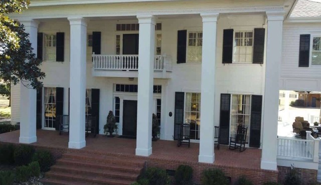 Luxury Historic Farm Estate - Retreat Near Macon