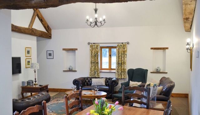 LUXURY HOLIDAY COTTAGE- 5 MIN FROM ABERGAVENNY THE GATEWAY TO WALES
