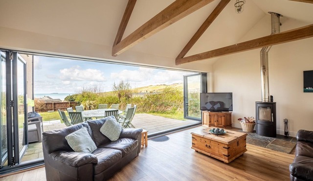 Luxury Holiday Cottage, Beach with Great Sea Views, Broad Haven, Pembrokeshire