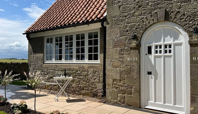 Luxury Holiday Cottage Sleeps 8, near the beach between Bamburgh and Seahouses