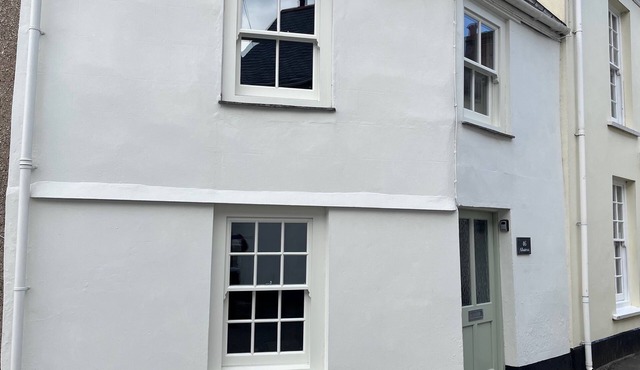 Luxury holiday cottage set in the beautiful south Cornwall village of Flushing